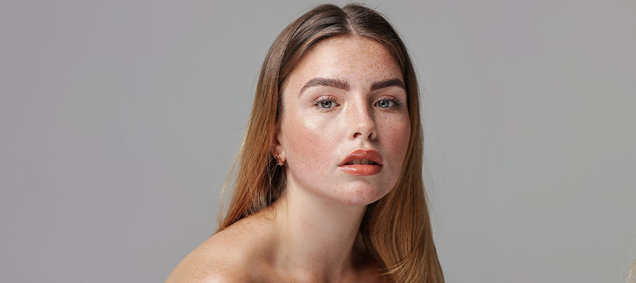 ما هو اختلال توازن البشرة؟ كيف يمكن أن تكون البشرة دهنية وجافة في نفس الوقت؟